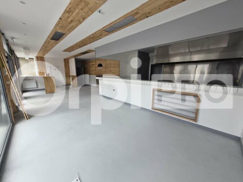 Retail in Reims for lease - Interior Photo - Image 2 of 6