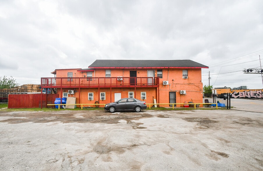 2417 McCarty St, Houston, TX for sale - Building Photo - Image 2 of 4