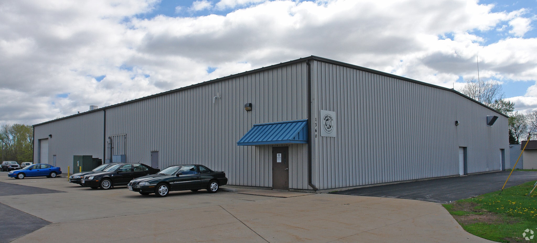1360 Velp Ave, Howard, WI for lease Primary Photo- Image 1 of 3