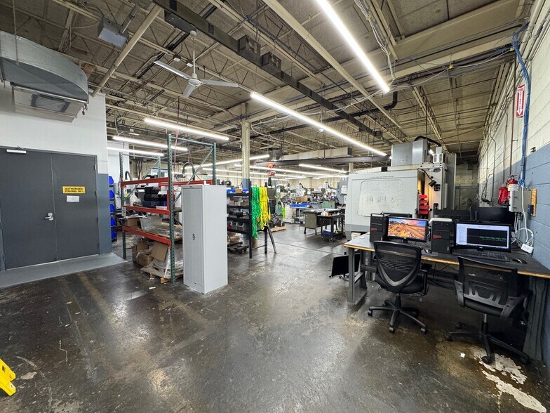 2055 Bennett Rd, Philadelphia, PA à vendre - Photo du bâtiment - Image 2 de 5