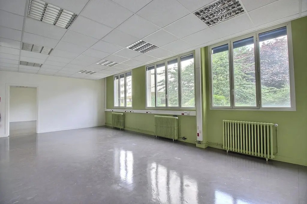 Office in Paris for lease Building Photo- Image 1 of 7