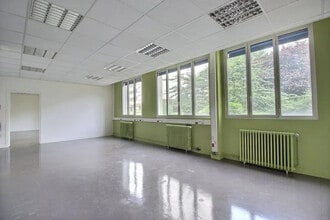 Office in Paris for lease Building Photo- Image 1 of 7