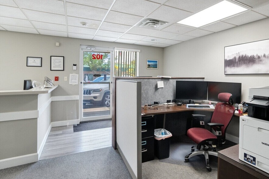 1882 Porter Lake Dr, Sarasota, FL for lease - Building Photo - Image 3 of 8