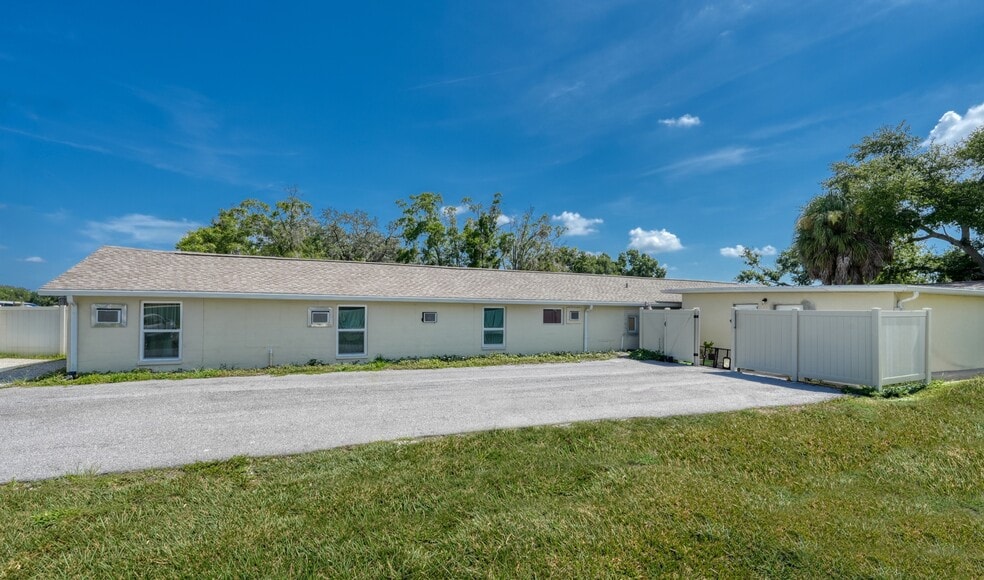 4615 Hesperides, Tampa, FL for sale - Building Photo - Image 2 of 7