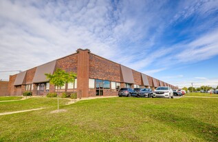 295-341 Rue Benjamin-Hudon, Montréal QC - Warehouse