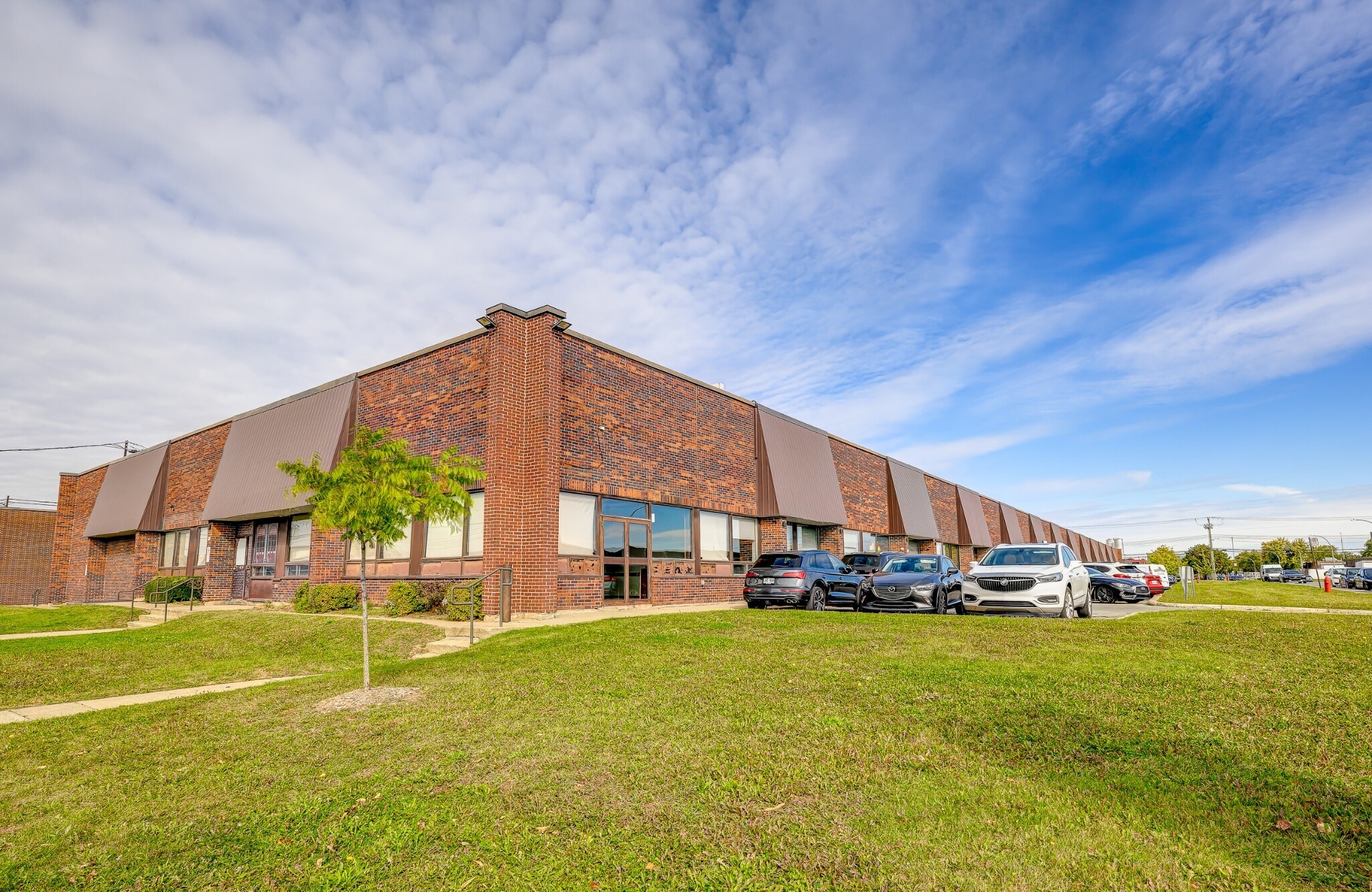 295-341 Rue Benjamin-Hudon, Montréal, QC for lease Building Photo- Image 1 of 11