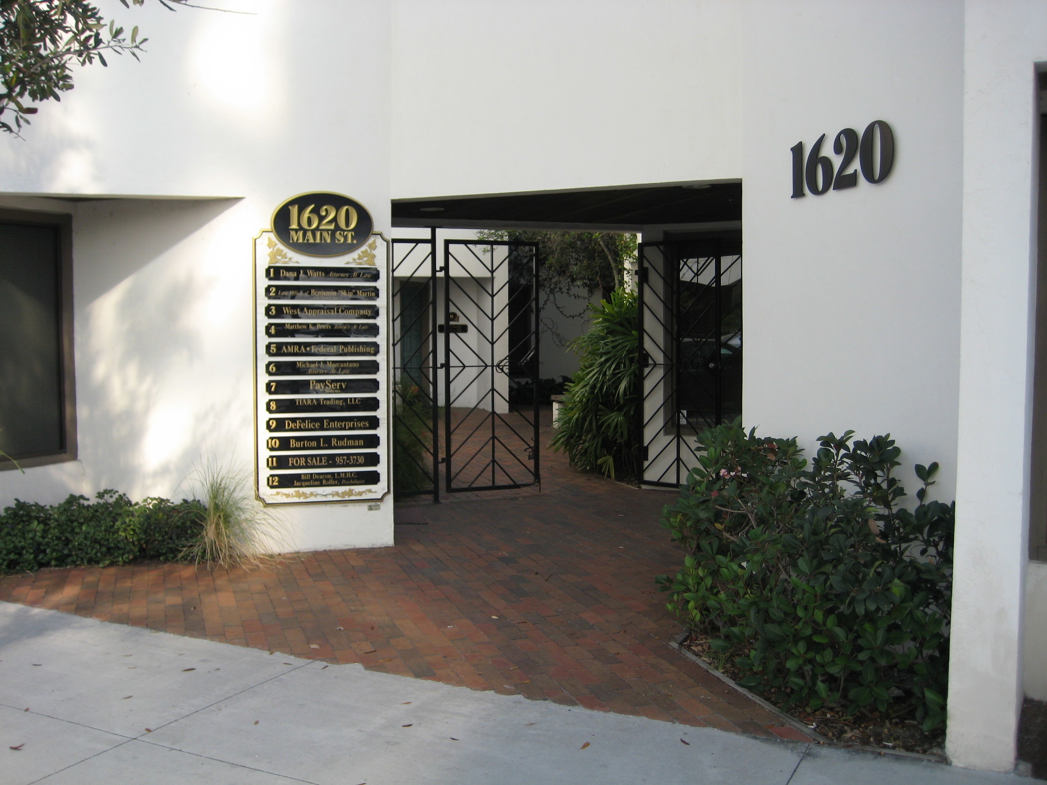 1620 Main St, Sarasota, FL for lease Building Photo- Image 1 of 8