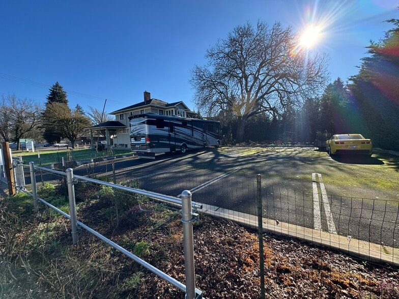 1410 River Rd, Eugene, OR for lease - Building Photo - Image 2 of 12