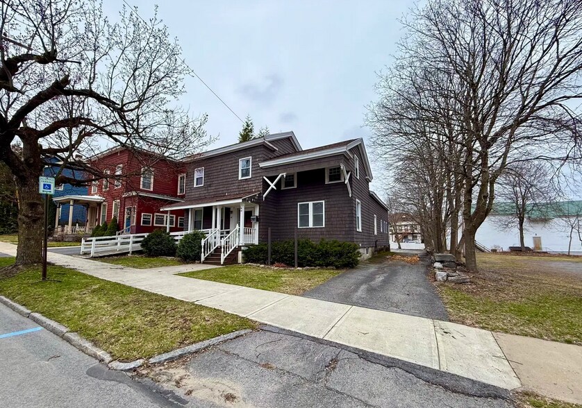41 S Perry St, Johnstown, NY à vendre - Photo du bâtiment - Image 2 de 25