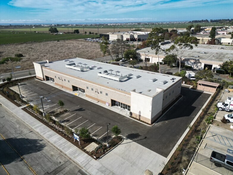 1763 Donlon St, Ventura, CA à louer - Photo principale - Image 1 de 18