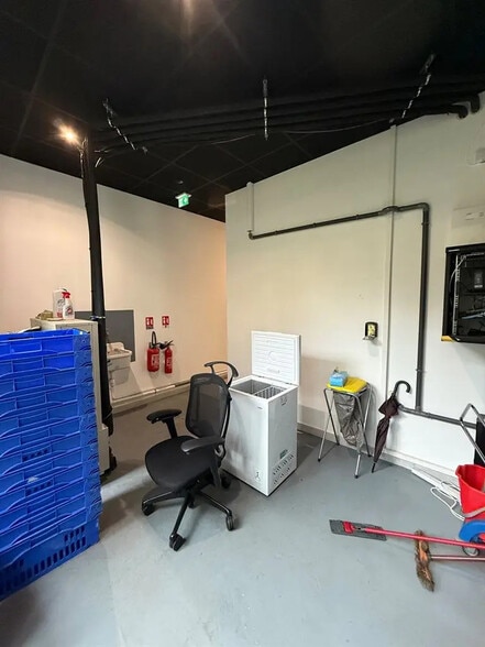 Retail in Boulogne-Billancourt for lease - Building Photo - Image 3 of 5