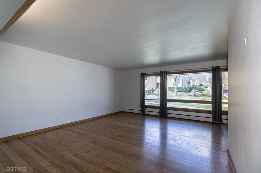 417 Berwyn Dr, Madison, WI for sale - Building Photo - Image 3 of 14