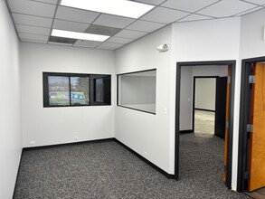 220 W Campus Dr, Arlington Heights, IL for lease Building Photo- Image 2 of 2