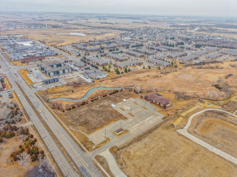 2730 Crossbridge Rd, Lincoln, NE for sale - Building Photo - Image 3 of 68