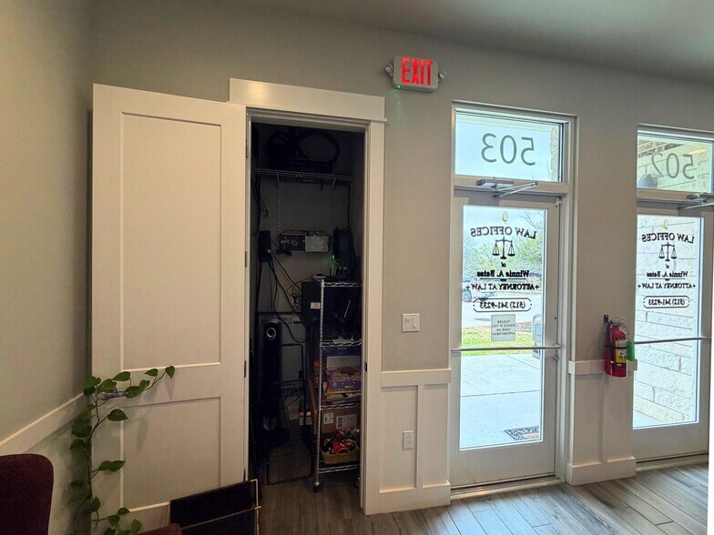 3309 Forest Creek Dr, Round Rock, TX à vendre - Photo du bâtiment - Image 3 de 24