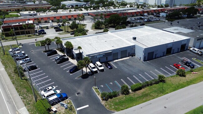 Plus de détails pour 1300 Old Dixie Hwy, Lake Park, FL - Industriel à louer