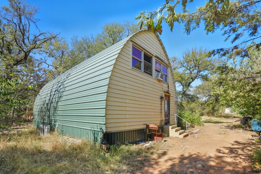 201 Deer Springs Loop, Burnet, TX à vendre - Photo du bâtiment - Image 2 de 17