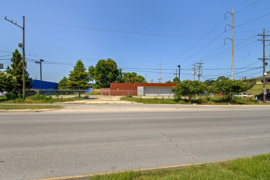 2940 Elysian Flds, New Orleans, LA à louer - Photo du bâtiment - Image 3 de 14