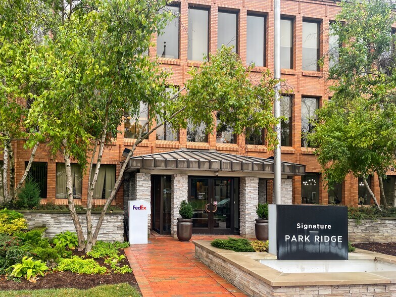 222 S Prospect Ave, Park Ridge, IL à louer - Photo du bâtiment - Image 3 de 26