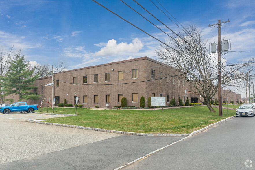 36-52 Kulick Rd, Fairfield, NJ for lease - Building Photo - Image 3 of 3