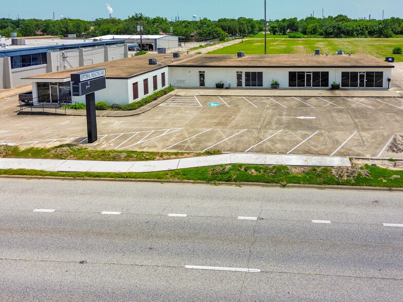 2701-2835 Palmer Hwy, Texas City, TX for lease - Building Photo - Image 1 of 16