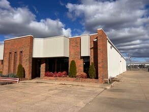 11513-11515 E 58th St, Tulsa, OK for lease Building Photo- Image 1 of 4