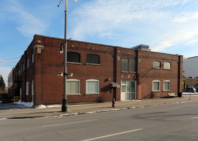 Plus de détails pour 90 Bay St N, Hamilton, ON - Industriel à vendre