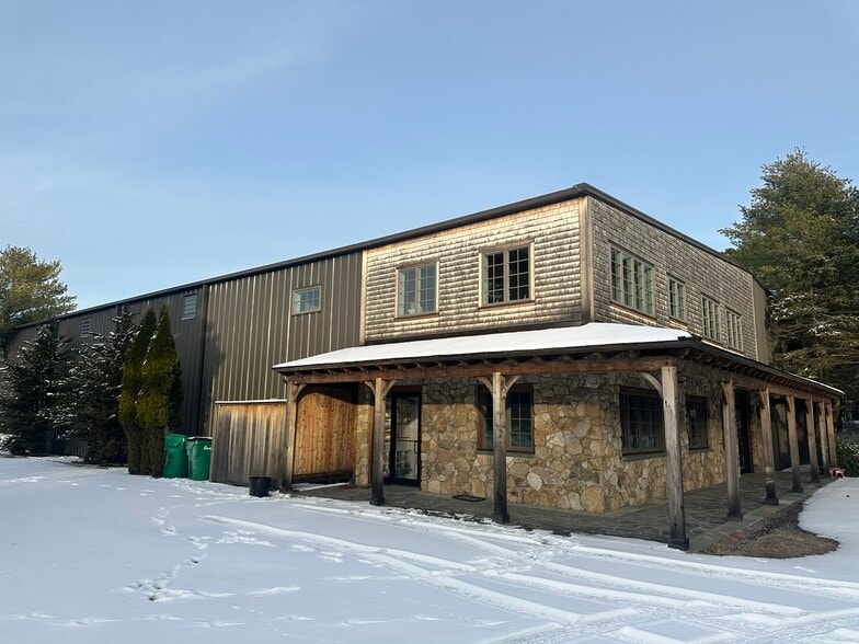 22 A St, Edgartown, MA for sale - Primary Photo - Image 1 of 19