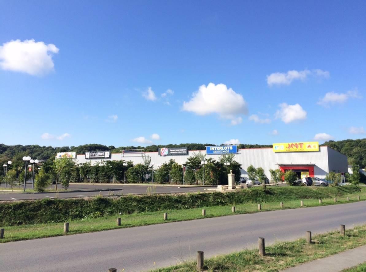 Retail in Nogent-sur-Oise for lease Building Photo- Image 1 of 3