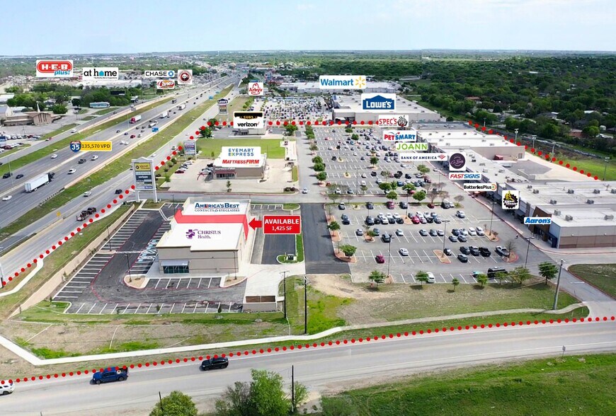 1671 IH 35 South Hwy, New Braunfels, TX à louer - Photo du bâtiment - Image 1 de 14