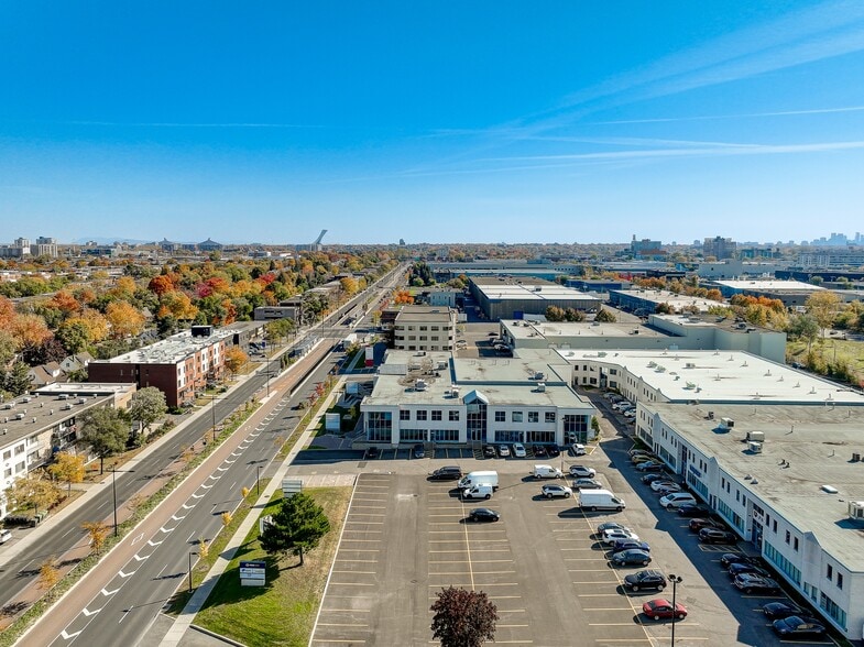 8552-8678 Boul Pie-IX, Montréal, QC à louer - Photo du bâtiment - Image 3 de 25