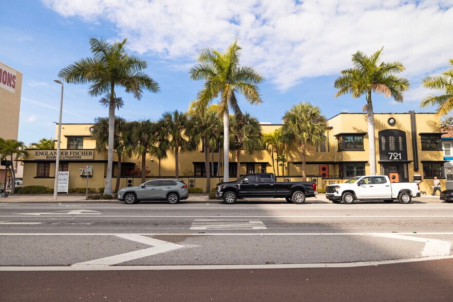 721 1st Ave N, Saint Petersburg, FL à vendre - Photo du bâtiment - Image 3 de 36