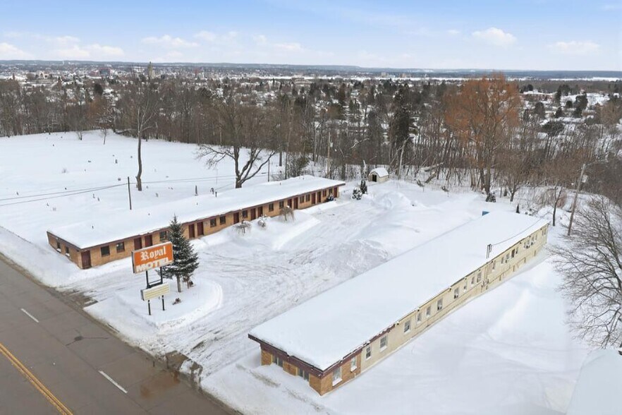 1707 Ashmun St, Sault Sainte Marie, MI à vendre - Photo principale - Image 1 de 11