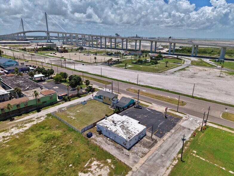 3314 Surfside Blvd, Corpus Christi, TX for sale - Building Photo - Image 3 of 33