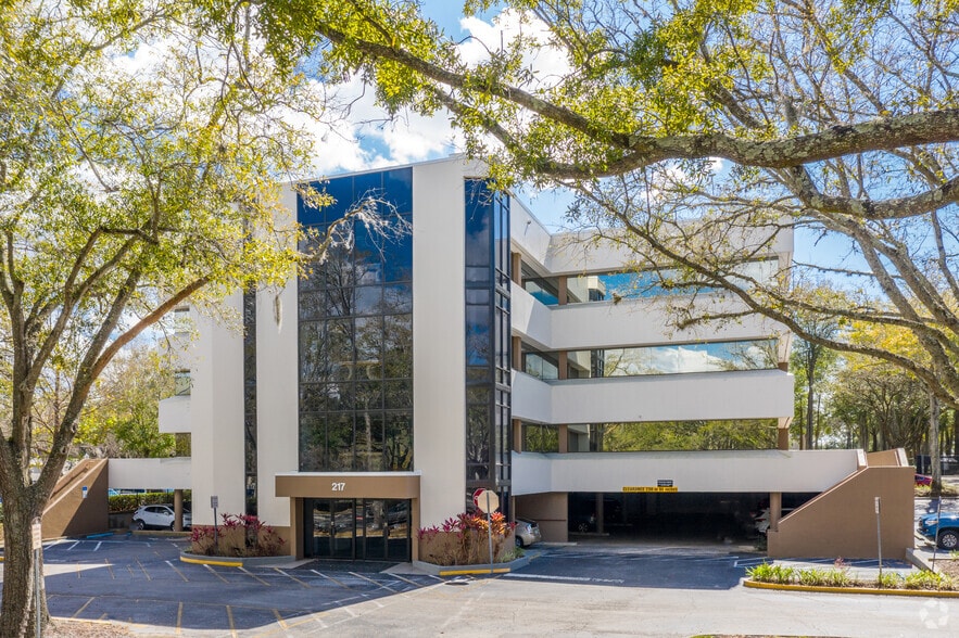 217 N Westmonte Dr, Altamonte Springs, FL for lease - Building Photo - Image 1 of 13