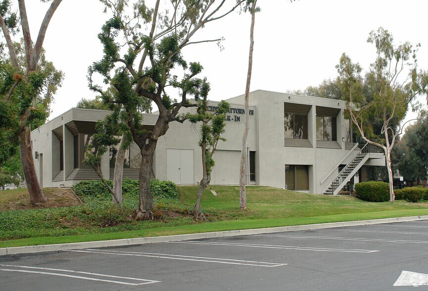 4700 Teller Ave, Newport Beach, CA à louer - Photo du bâtiment - Image 2 de 7