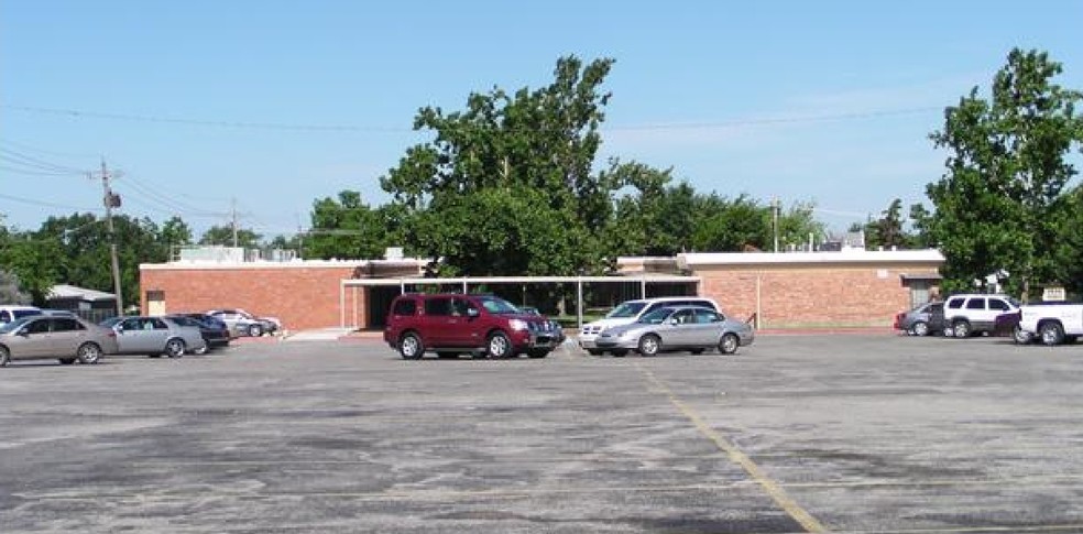 1930 NW Ferris Ave, Lawton, OK for lease - Primary Photo - Image 1 of 12