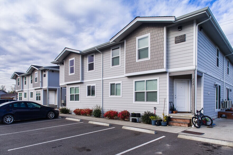 1205 Boon St, Sumas, WA à vendre - Photo principale - Image 1 de 19