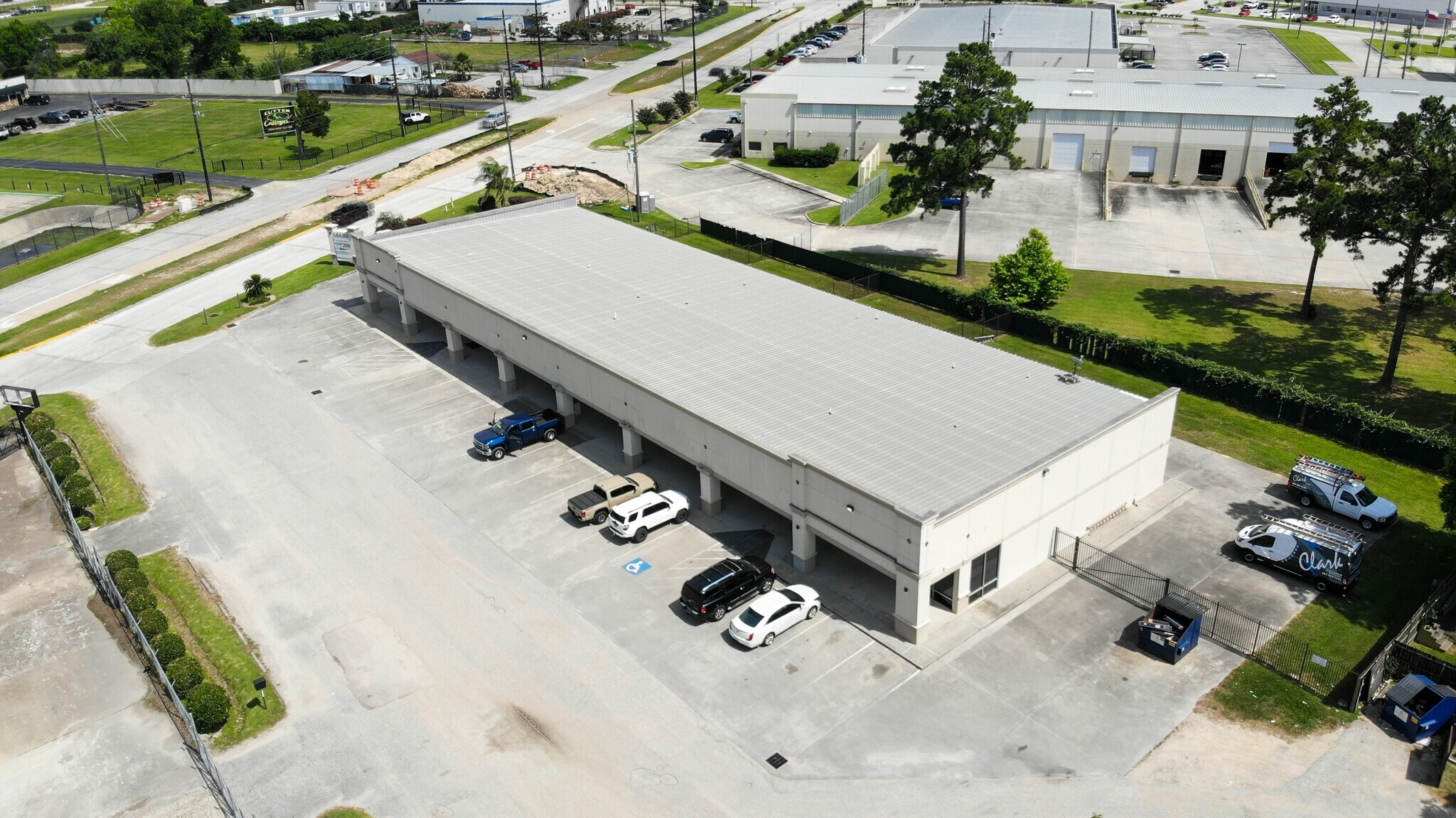 12423 Cutten Rd, Houston, TX à louer Photo du bâtiment- Image 1 de 2