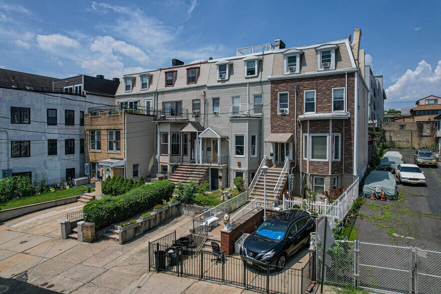 302 Paterson Plank Rd, Jersey City, NJ for sale - Building Photo - Image 3 of 7