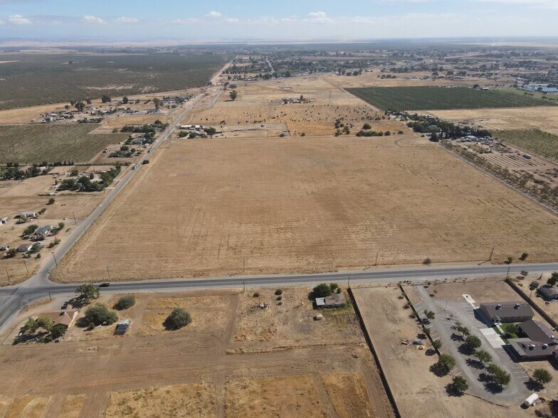 16887 North Lake St, Madera, CA à vendre - Photo du bâtiment - Image 2 de 3