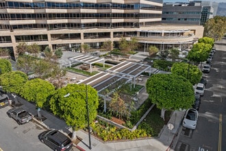 3400 W Riverside Dr, Burbank, CA - AERIAL  map view