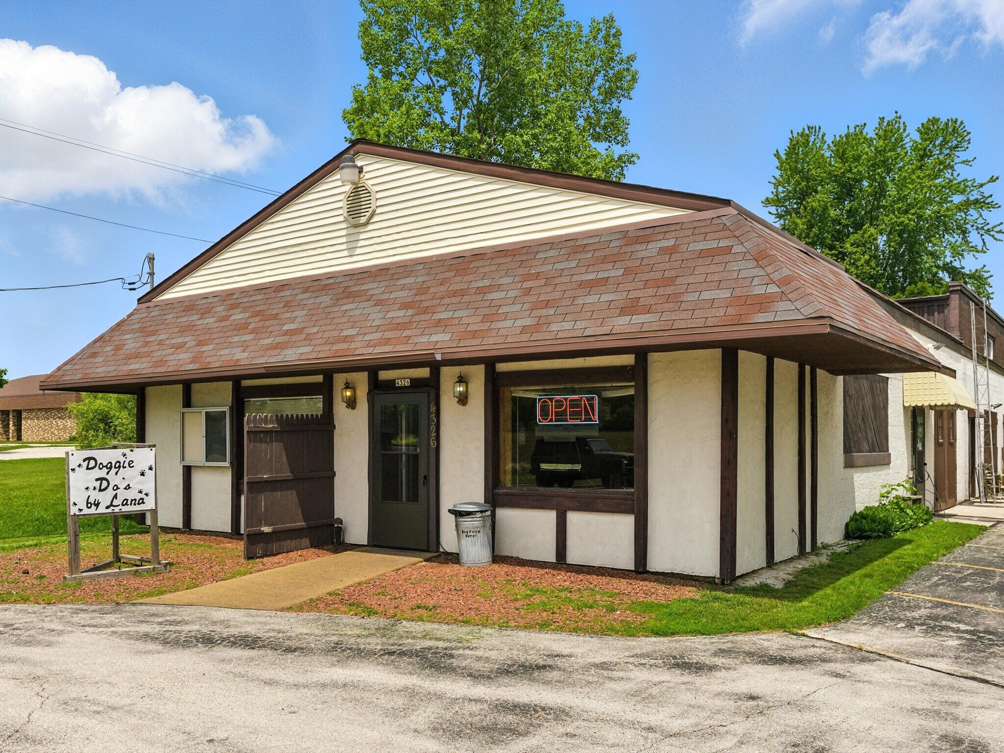 4326 Michigan Ave, Manitowoc, WI à vendre Photo du bâtiment- Image 1 de 15