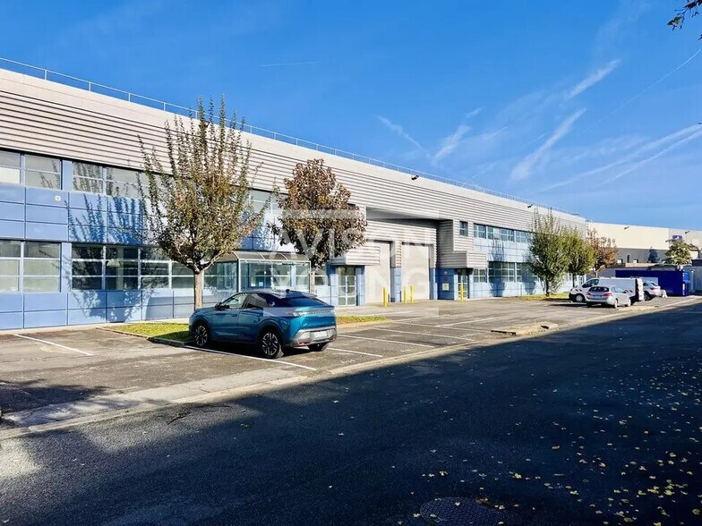 Flex dans La Courneuve à louer - Photo du bâtiment - Image 3 de 6