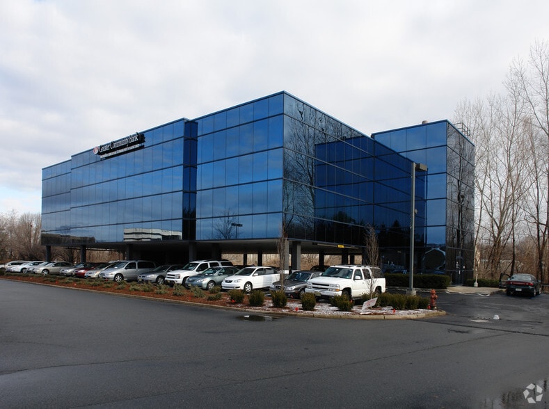 2 Sears Dr, Paramus, NJ à vendre - Photo du bâtiment - Image 2 de 17