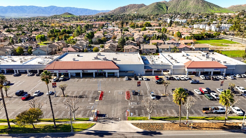 4652-4822 La Sierra Ave, Riverside, CA à louer - Photo du bâtiment - Image 2 de 12