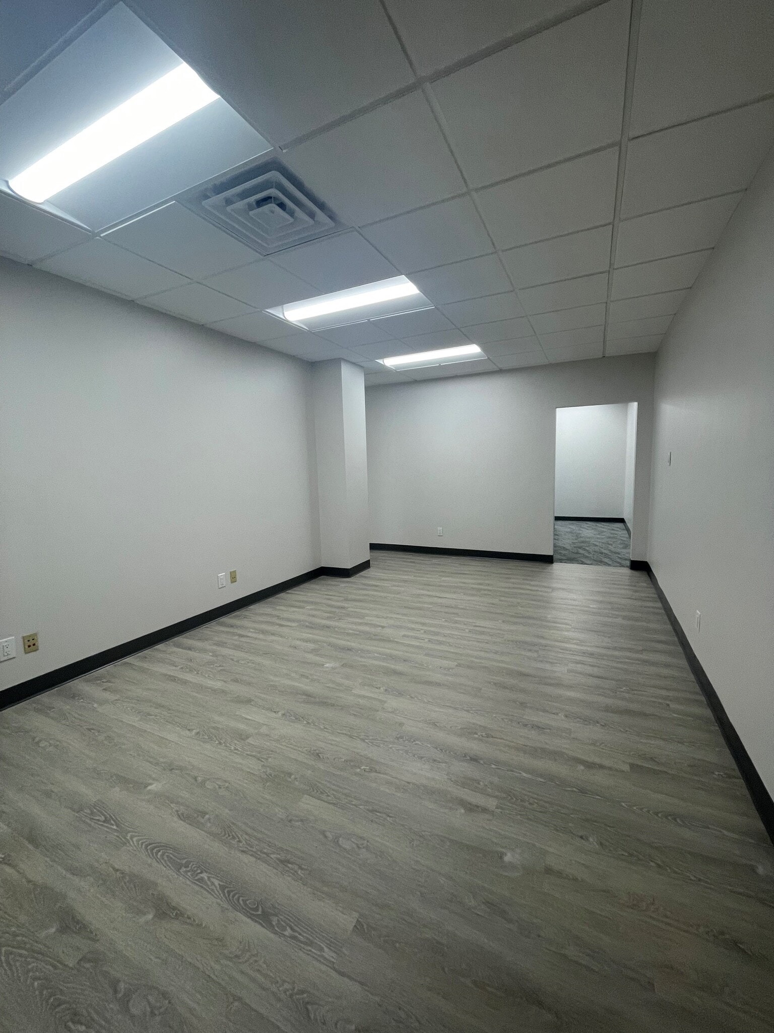2225 E Randol Mill Rd, Arlington, TX for lease Interior Photo- Image 1 of 11