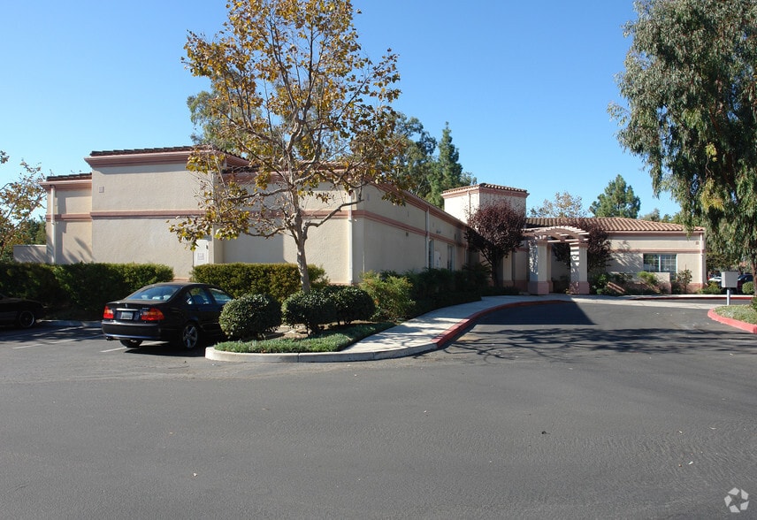 5301 Mission Oaks Blvd, Camarillo, CA à louer - Photo du bâtiment - Image 3 de 4