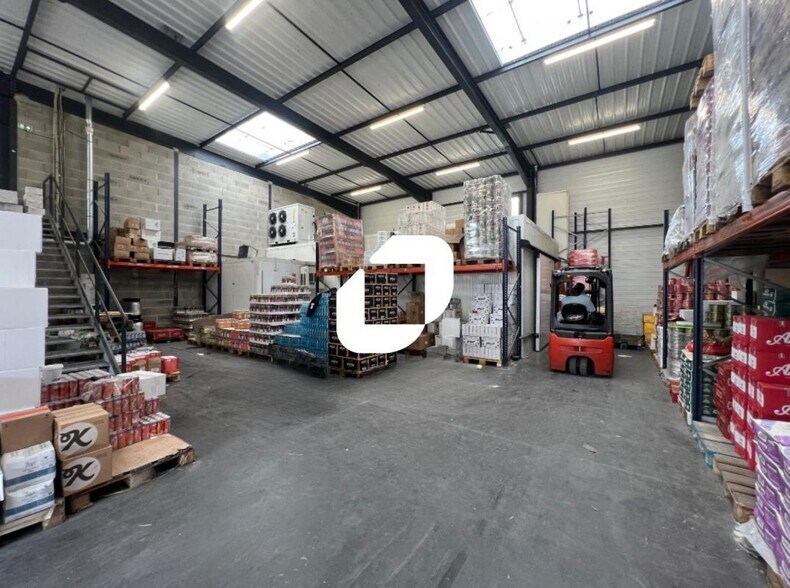 Rue Emile Zola, Décines-Charpieu for lease - Building Photo - Image 3 of 12
