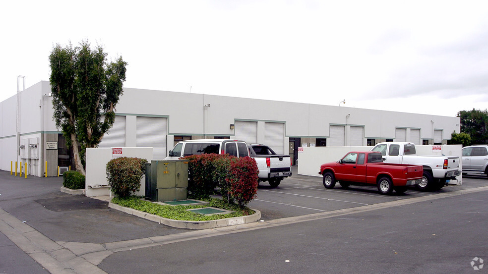 4075 E La Palma Ave, Anaheim, CA for lease - Building Photo - Image 2 of 5